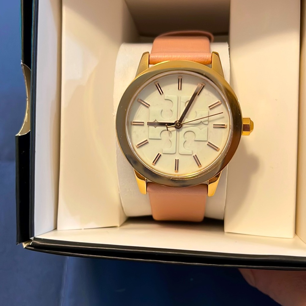 Tory Burch rose gold watch 🌟